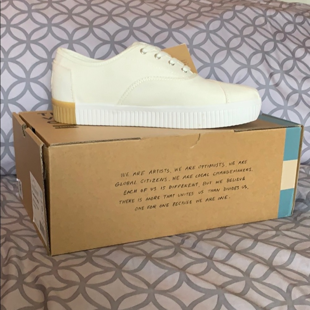 NWT Toms Venice Collection sneakers